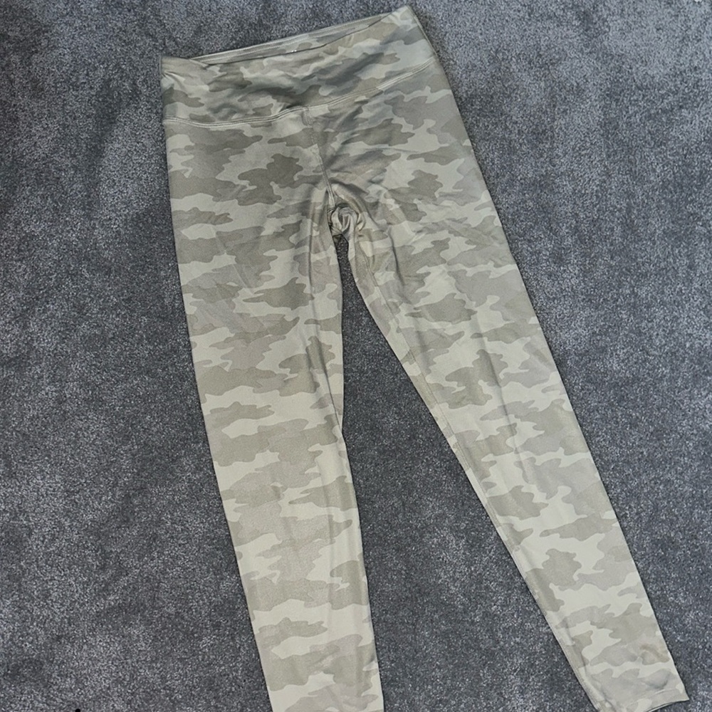 Workout leggings. Light beige camo. Size small. Mid rise.